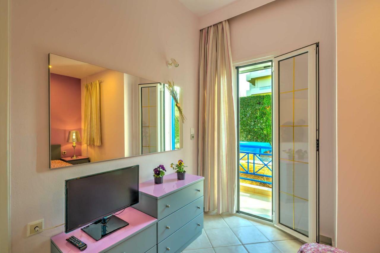 Elegant 1Br By Heraklion Beach Sun &Comfort Await Daire Amoudara Lasithiou Dış mekan fotoğraf